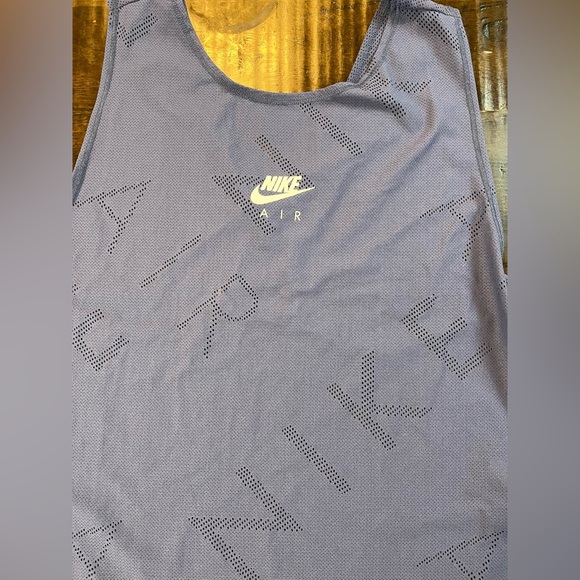 Nike - Picture 2 of 4